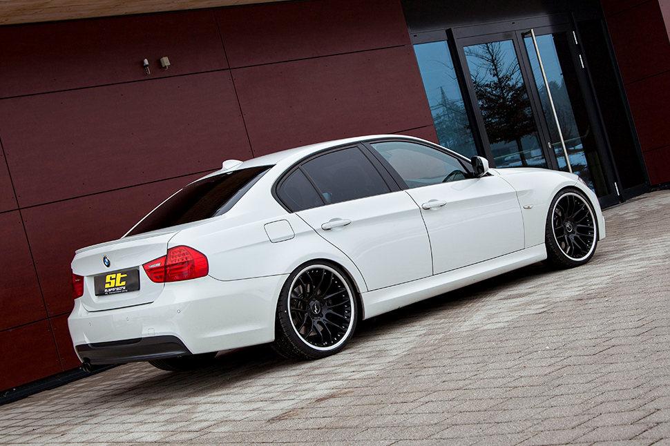 The ST X coilover suspension gives your BMW 3-series a significantly sportier handling in all situations.
