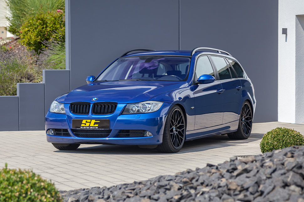 When developing and tuning the ST X coilover suspension, we decided on a sporty driving profile for the BMW E90, E91, E92, and E93. You want to emphasize the proverbial sheer driving pleasure of your BMW even more.