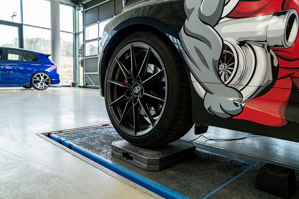 At our headquarters in the Swabian Fichtenberg, our co-workers find the perfect lowering for your vehicle
